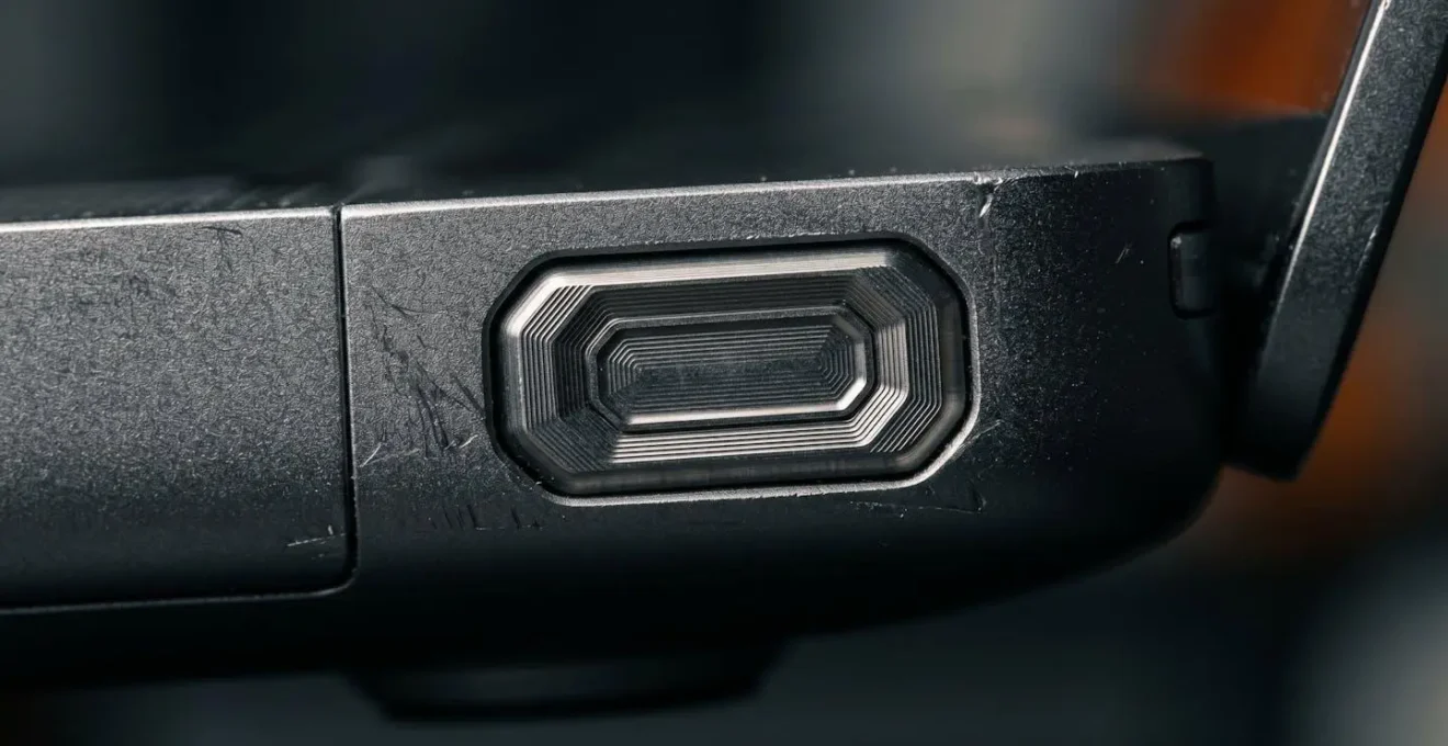 Gros plan sur port USB avec protection physique symbolique